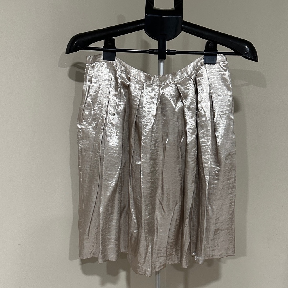 *WHITE HOUSE BLACK MARKET* Shimmering Silver A-Line Skirt Size 6